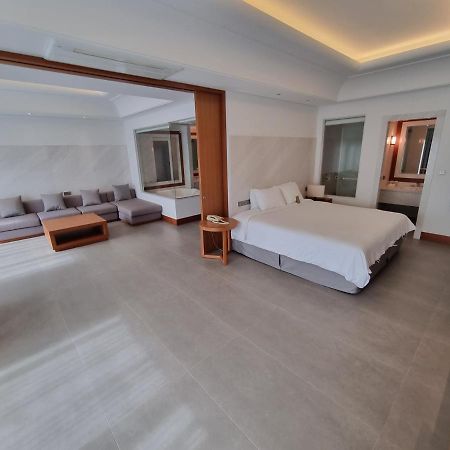 ไพน์ โกรฟ โฮเต็ล Hotel Gimhae ภายนอก รูปภาพ